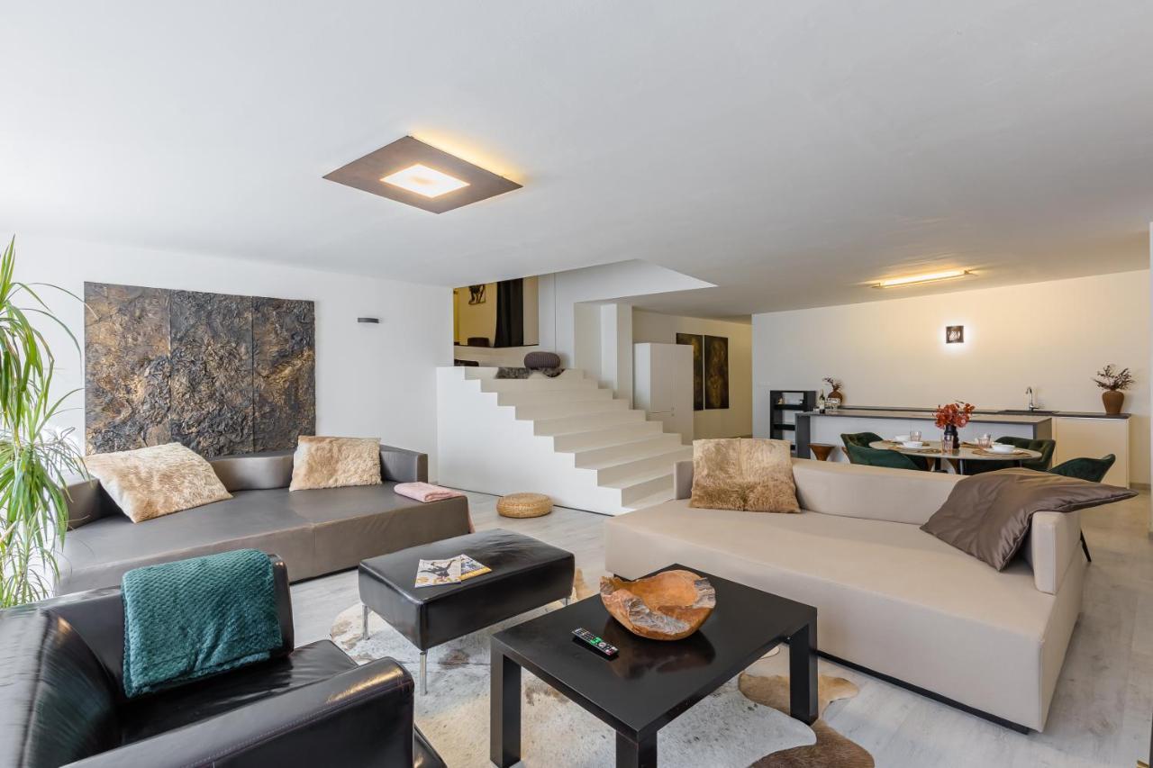 Bnb Sk Zamocka Artist Apartment Bratislava Exterior photo